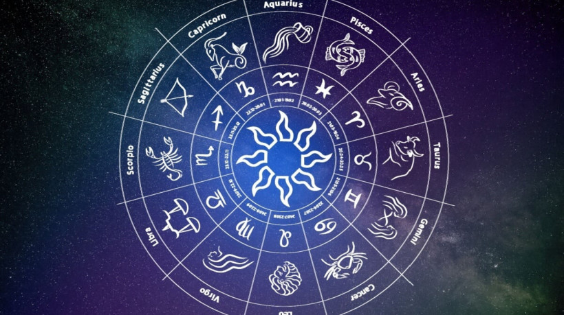 As previsões do horóscopo indicam aprendizados valiosos e ajustes necessários para cada signo neste sábado (Imagem: New Africa | Shutterstock)