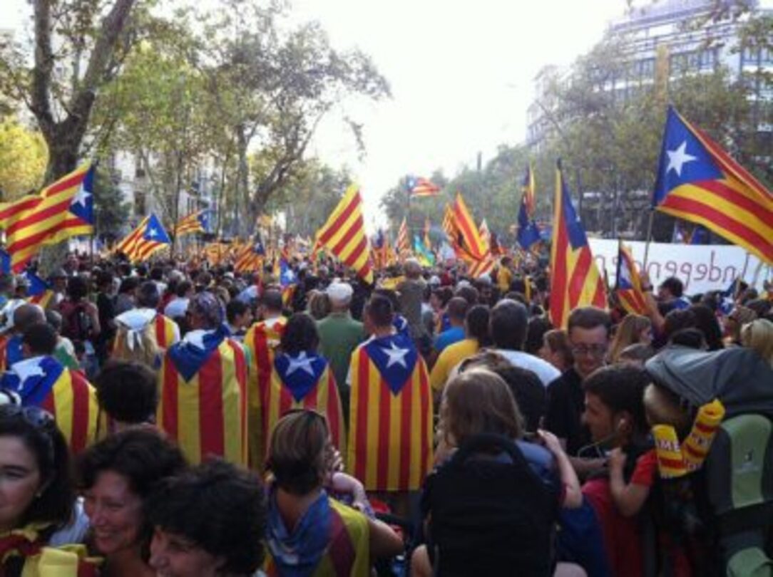 Neste domingo (27/10), faz sete anos que o governo da Espanha respondeu à declaração de independência da Catalunha com o Artigo 155 da Constituição, dissolvendo o parlamento regional e assumindo o controle direto da região.