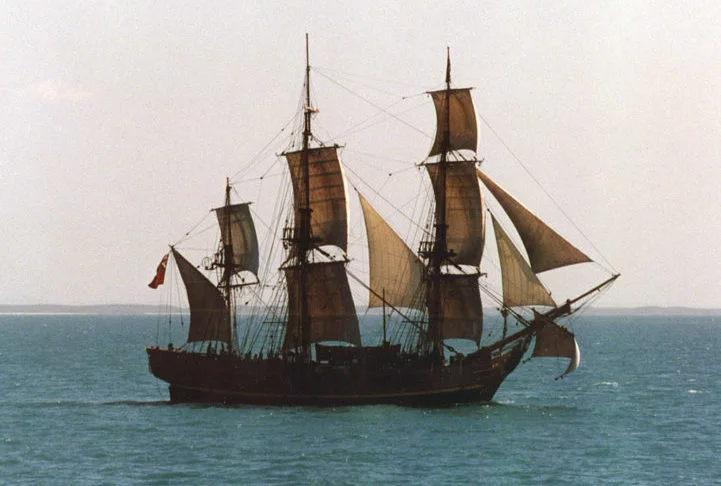 Uma das histórias de sobrevivência mais fascinantes da história envolve a Marinha Britânica e virou até filme com astros de Hollywood!