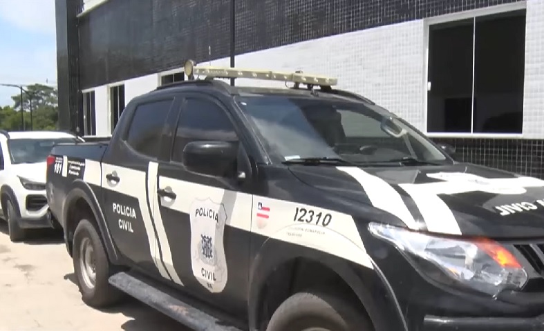 As autoridades identificaram dois suspeitos envolvidos na morte de João, mas os nomes não foram divulgados.