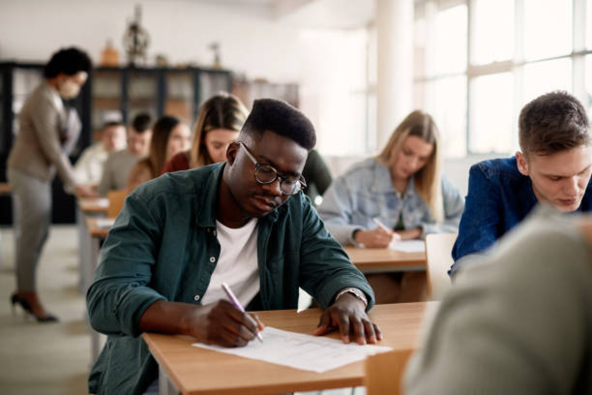 Concursos publicos, ou falta deles, são problemaem prefeituras (Foto: iStock / Drazen Zigic)