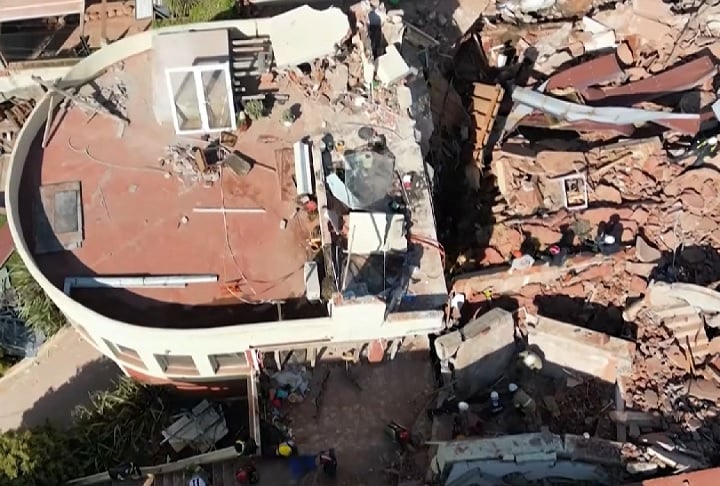 Neste momento, embora não seja possível detalhar com precisão as causas do desabamento, pode-se afirmar que na área colapsada (parte traseira) a estrutura estaria sendo modificada de forma ilegal e irregular, informou a prefeitura.