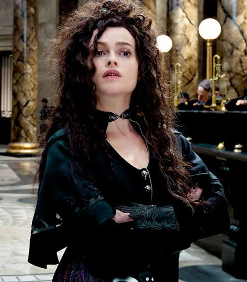Vale lembrar que Helena também foi uma bruxa muito malvada na saga de Harry Potter, encarnando ninguém menos que a perversa Bellatrix, prima de Sirius Blake, padrinho de Harry Potter.