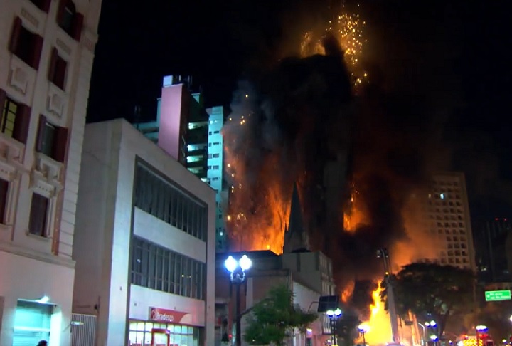 Prédio Wilton Paes de Almeida (SP, 2018): Ao menos sete pessoas morreram depois que um prédio de 24 andares pegou fogo e desabou no Largo do Paissandu, no Centro de SP. O motivo do incêndio teria sido um curto-circuito em uma tomada. 