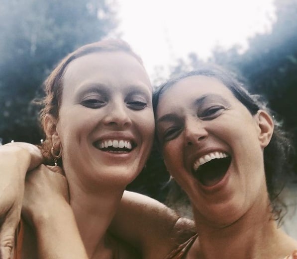 Karen Elson e Kate Elson - Karen é modelo e cantora, vocalista e produtora da banda nonva-iorquina The Citizens Band. Kate é modelo e diretora de cinema. Elas são britânicas, nascidas em 14/1/1979 na cidade de Oldham, na Grande Manchester, Inglaterra.