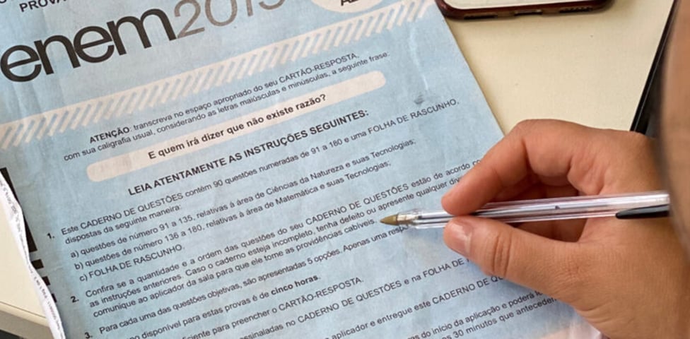 O Ministério da Educação e o Inep decidiram suspender o Enem Digital. O motivo está relacionado aos altos custos e à baixa adesão.