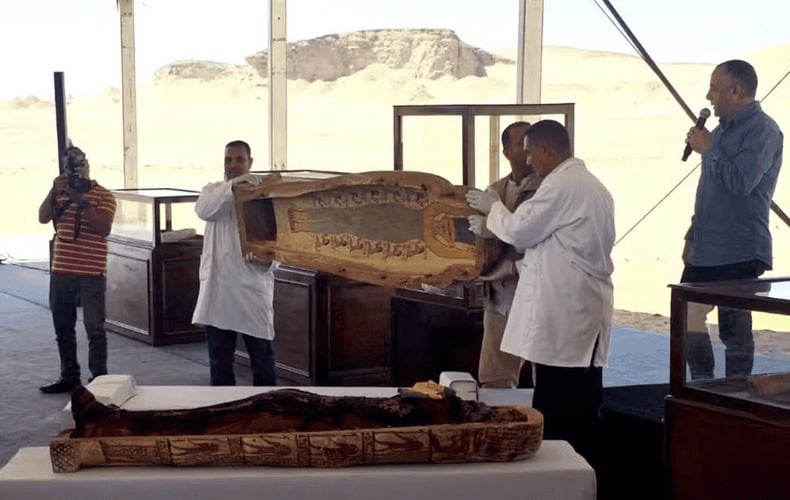 A descoberta aconteceu num cemitério de 3.500 anos em Minya. Os pesquisadores acreditam que a múmia seja de Tadi Ist, filha do Sumo Sacerdote de Djehouti em Ashmunein. Ele fez parte do Novo Reino que vigorou no período de 1550 a.C a 1069 .C