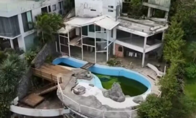 Vistoria na mansão que era de propriedade de Mário Gomes definiu em um laudo o local como “insalubre” e em estado de “deterioração generalizada”, segundo reportagem do “Domingo Espetacular”, da TV Record. Em setembro, o ator foi despejado do imóvel de 600 metros quadrados localizado na praia da Joatinga, Zona Oeste do Rio de Janeiro. 
