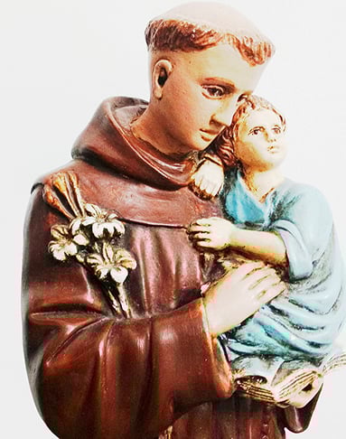 Santo Antônio: Conhecido como o santo casamenteiro e padroeiro dos pobres, é mais um santo de junho -  dia 13 - lembrado em festas juninas. Popularmente invocado por aqueles que procuram um casamento.
