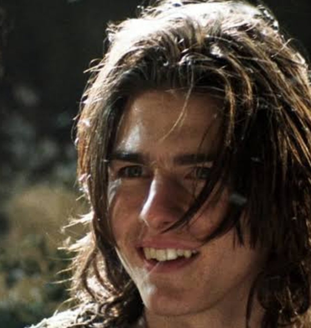 Cruise gravou A Lenda quando.tinha 22 anos. Antes ele havia atuado apenas em cinco filmes, sendo em Negócio Arriscado (1983) o seu primeiro papel de destaque. 