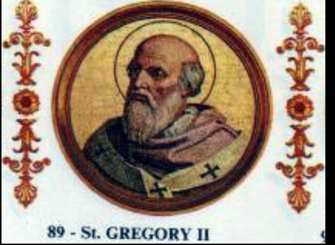 Foi o Papa Gregório II, que ocupou o posto de 731 a 741, que proclamou o dia 1º de novembro como o Dia de Todos os Santos. Ele mandou construir uma capela em honra de todos os santos mártires e confessores, e de todos os justos aperfeiçoados que descansam em paz no mundo