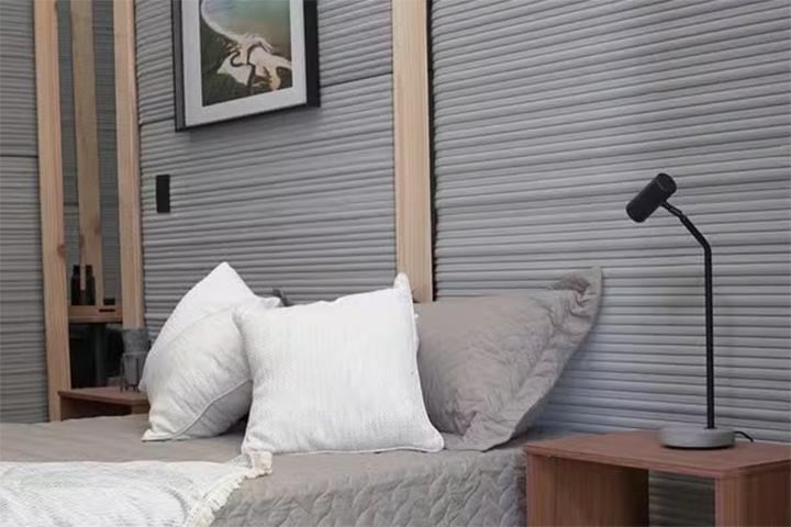 De acordo com o grupo empresarial responsável pelo projeto, a matéria-prima garante maior resistência e durabilidade, além de ser mais econômica. 
