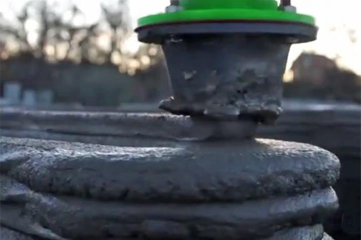 o projeto arquitetônico deve, obrigatoriamente, ser aprovado pela prefeitura local e a execução precisa ter um responsável técnico habilitado para a obra.
