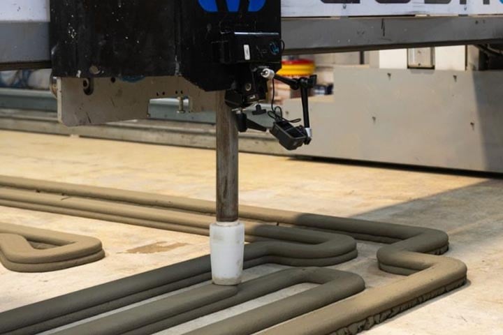 “A impressora oferece infinitas possibilidades de execução, para os mais variados projetos, o que oferece extrema flexibilidade de ideias para os clientes tanto para impressão de casas quanto para mobiliários e afins”, declarou Daniel Katz. 
