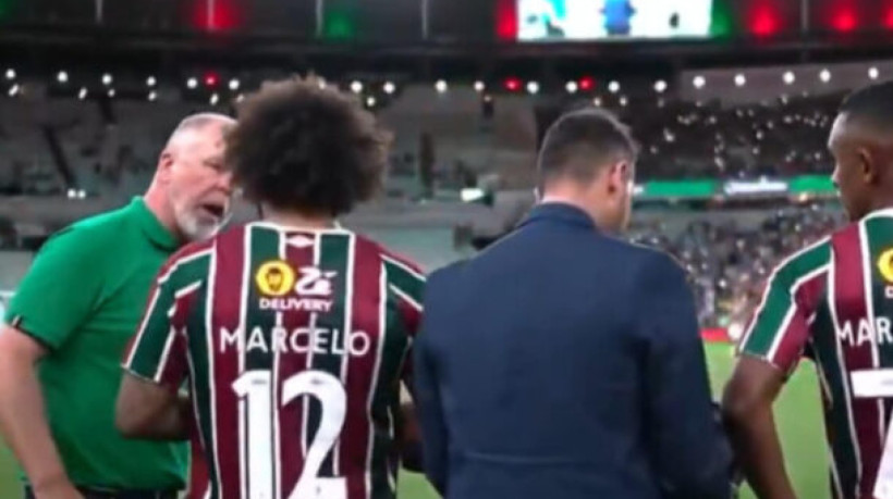 Lateral e técnico discutiram à beira do campo e treinador desistir de colocá-lo em campo no fim de Fluminense x Grêmio