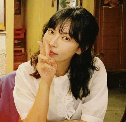 A atriz Kim So-Yeon completa 44 anos neste dia 2. A sul-coreana ficou famosa pela sua participação na série de drama All About Eve (2000).