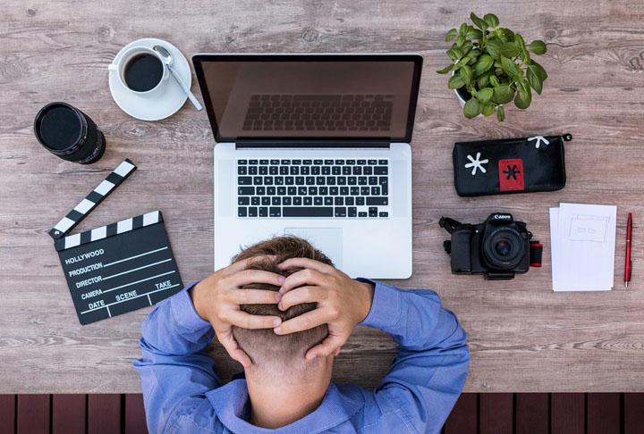 Mas quais são os sinais de alerta? Exaustão física e mental: cansaço extremo, falta de energia e indisposição para realizar atividades.