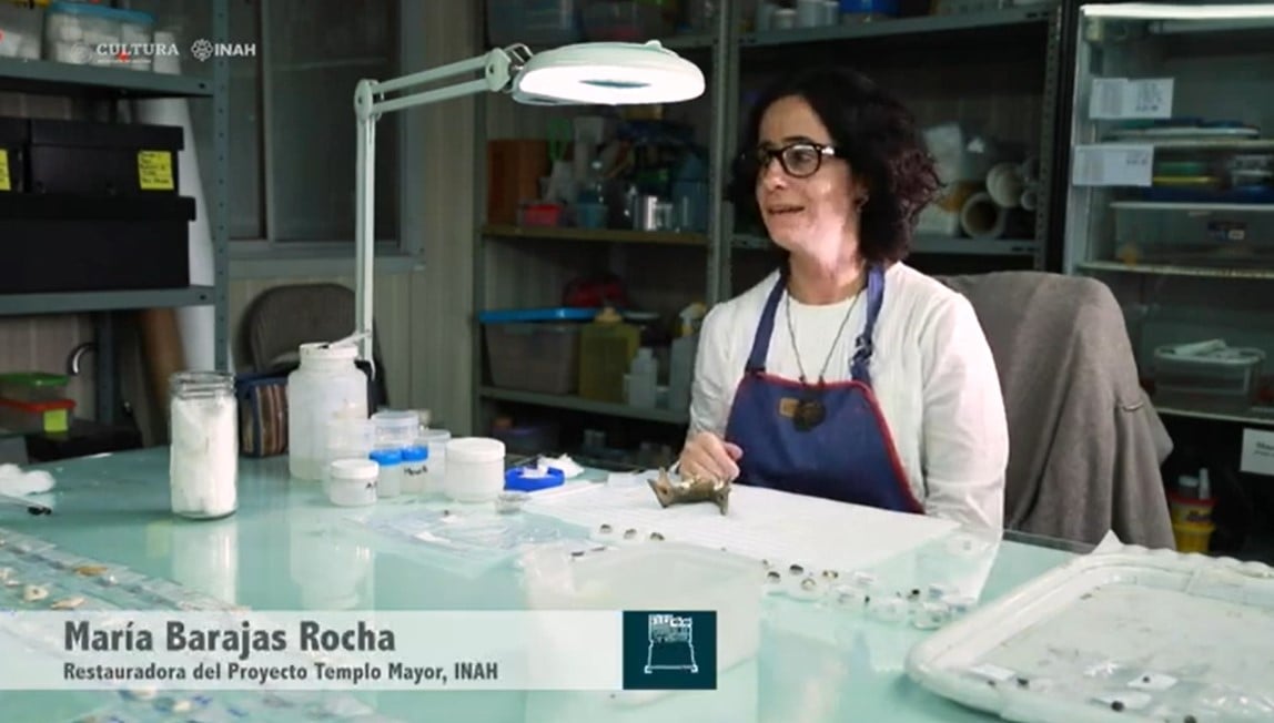 Nosso objetivo é fazer com que a cabeça de serpente perca a umidade que acumulou durante séculos de maneira lenta e cuidadosa, para que ela saia dos poros internos da rocha até sua superfície, pois se o processo for acelerado, pode haver perda de cor e até mesmo fissuras ou cristalizações de sais na pedra, ressaltou.