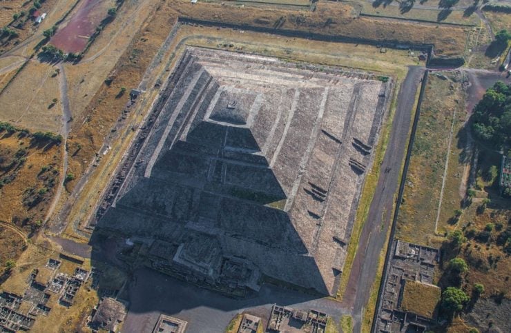 Do outro, a a arqueóloga Moramay Estrada Vázquez, que coordenou o projeto de resgate na antiga Escola de Jurisprudência, dá sequência aos estudos sobre a temporalidade, a iconografia e o simbolismo do objeto.