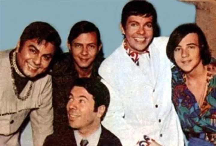 Nos anos 1980, o cantor comandou por oito anos o Festa Baile, programa musical produzido pela TV Cultura. Em 1981, no Uruguai, ganhou o Festival Internacional da Canção, onde participaram cantores de todo o mundo. Ele cantou também na Argentina, México, Estados Unidos, Portugal e Itália.