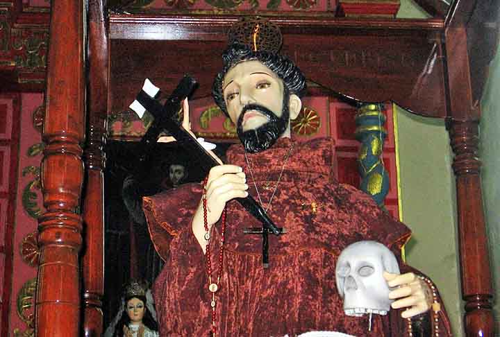 Depois de uma juventude irrequieta e mundana, voltou-se para uma vida religiosa de completa pobreza, fundando a ordem mendicante dos Frades Menores, mais conhecidos como Franciscanos. 