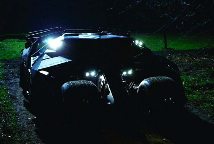 Agora, quem é fã do Homem-Morcego — e milionário — pode comprar o veículo pela bagatela de US$ 3 milhões (cerca de R$ 17 milhões, na cotação atual).