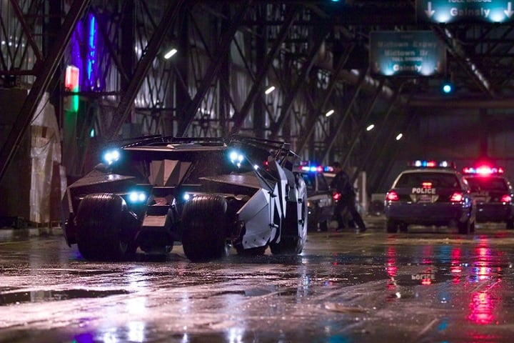 Infelizmente, quem adquirir o Batmóvel não poderá circular pelas ruas, apenas em propriedades privadas, como autódromos.