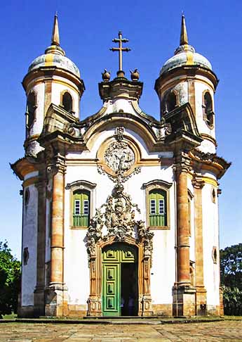 “Eu fico muito feliz de ter uma obra minha na Beira Mar de Fortaleza, pois eu moro em Fortaleza há três anos, disse. Antes eu morava no Interior e vinha para a Capital, ficava na Beira Mar vendendo meus produtos como ambulante. Colocava meu paninho no chão e fazia a exposição das minhas miniaturas, completou.
