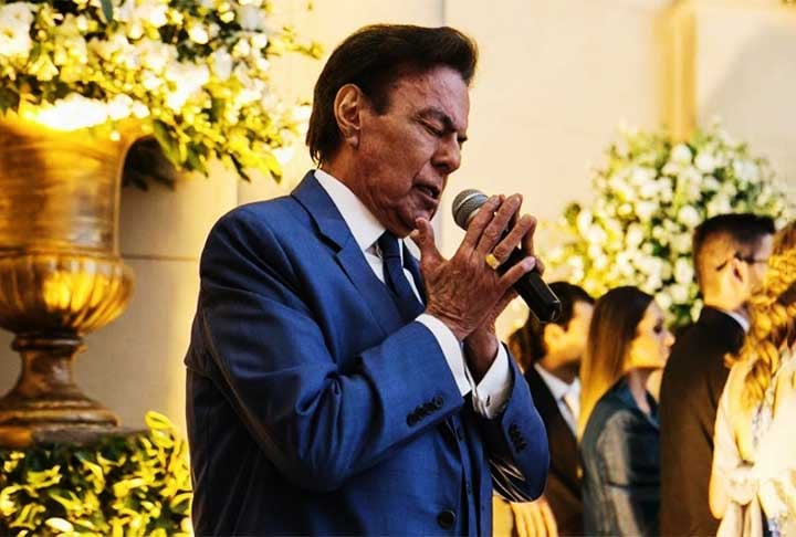 Entre suas interpretações mais aclamadas, está a magistral Ave Maria. Com ela, fez diversas cerimônias de casamento entoando a brilhante obra religiosa. 