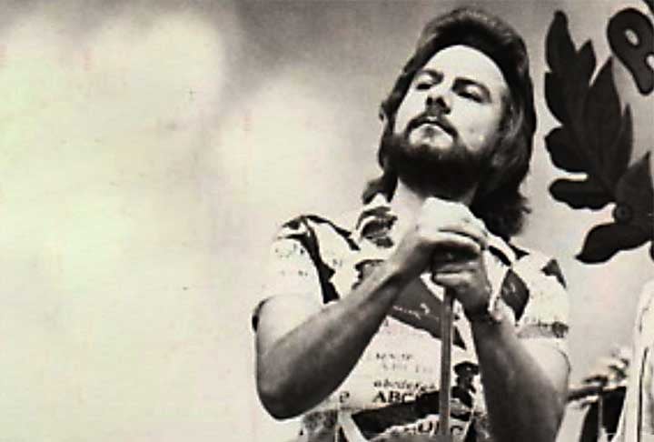 No entanto, foi na música que se consolidou e conquistou o público brasileiro. Com um repertório romântico, cheio de lirismo e carisma, Agnaldo se tornou uma referência neste universo, sobretudo na época do rádio. 