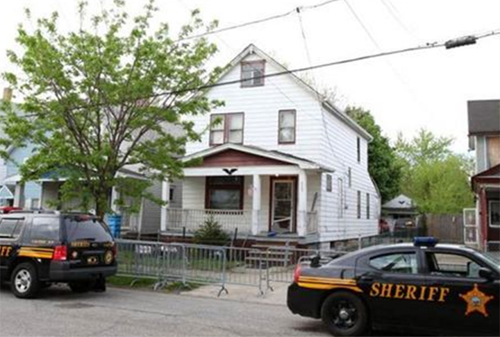 Os policiais entraram na casa armados e logo soltaram as outras duas. O trio foi logo conduzido para uma clínica médica. A casa ficava localizada na 2207 Seymour Avenue, em Tremont, um bairro residencial de classe média a cerca de 4 km de onde foram raptadas sequestradas anos antes. 