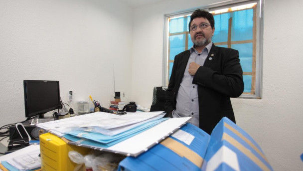  Wilder Brito, delegado titular do 16ºDP, no ano de 2015, durante coletiva  sobre o caso do subtenente do exercito (Francileudo Bezerra) e seu filho, que foram envenenados pela esposa. 