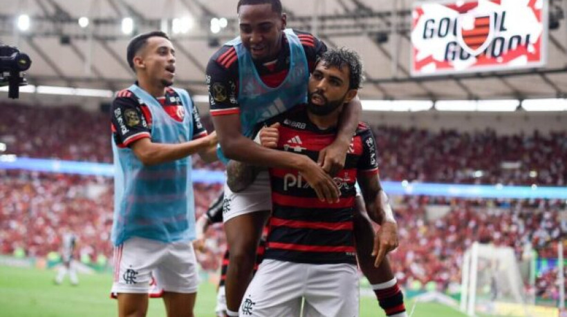 Atacante marca dois gols na final da Copa do Brasil contra o Atlético e retoma bom rendimento em fase decisiva da temporada