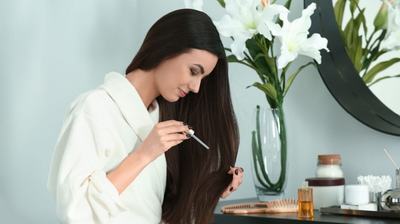 É importante manter cuidados regulares com os cabelos (Imagem: Pixel-Shot | Shutterstock)