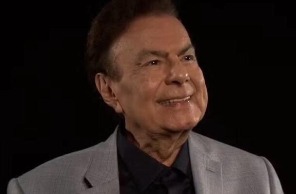 O cantor lírico Agnaldo Rayol morreu, nesta segunda-feira (4), aos 86 anos, após sofrer uma queda em casa, durante a madrugada. O artista deu entrada no hospital HSANP, localizado no bairro de Santana, em São Paulo, porém não resistiu e deixou uma legião de fãs pelo Brasil. 