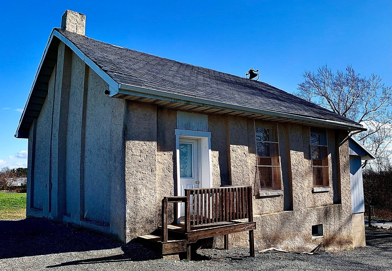 Eles dividem-se em irmandades, que por sua vez são ordenados em distritos ou congregações. Cada distrito é independente e tem suas próprias regras de convivência.