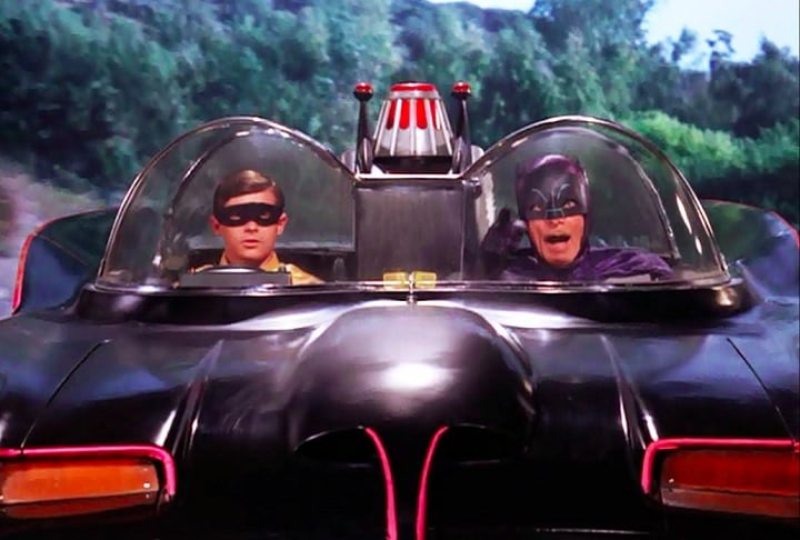 O Clássico dos Anos 60 - Aparição: Série de TV Batman (1966-1968), com Adam West como Batman.