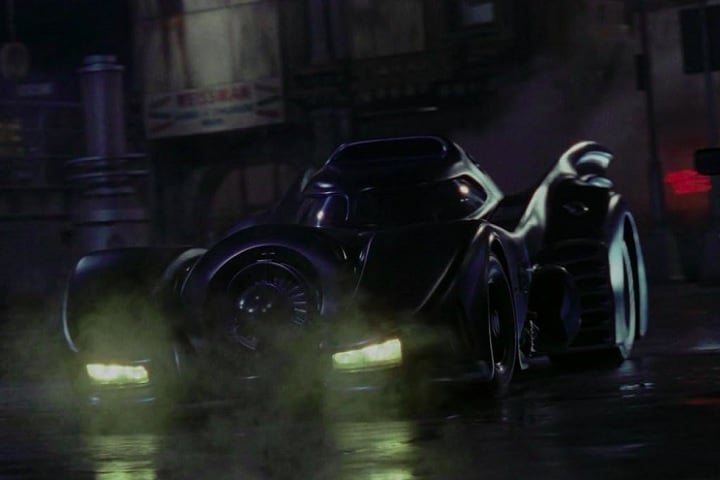 Além de metralhadores, esse Batmóvel tinha escudos blindados e um sistema de gancho que lhe permitia fazer curvas em alta velocidade.