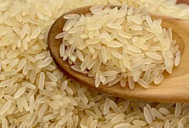 Arroz Parboilizado- Por ser submetido à  vaporização antes de ser polido, mantém parte dos nutrientes presentes no farelo. Seus grãos firmes não grudam durante o cozimento. Consumido na Nigéria, Estados Unidos e Brasil, entre outros países, harmoniza bem com carnes, peixes e vegetais.