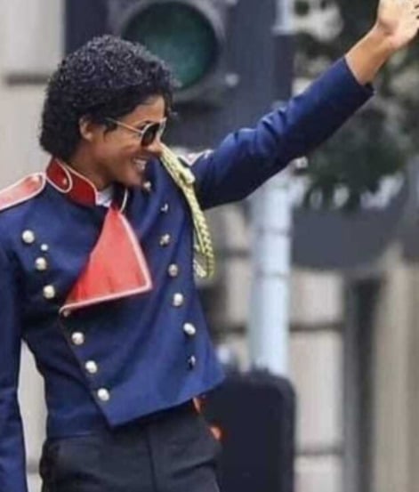 Os registros foram feitos em Los Angeles, nos Estados Unidos. Com jaqueta, óculos escuros e cabelos que lembram Michael Jackson, a semelhança de Jaafar impressionou o público, que recebeu acenos simpáticos.