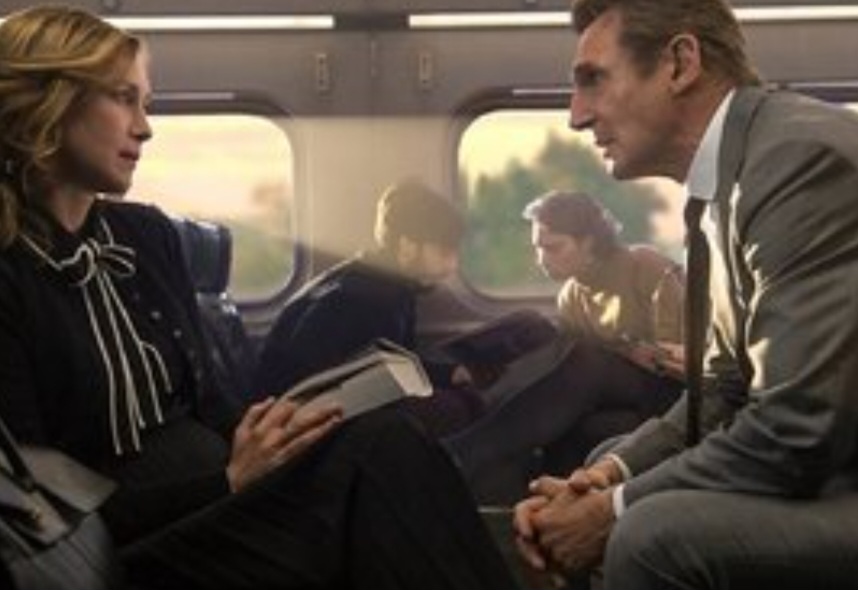 Em um trem, uma mulher misteriosa oferece 100.000 dólares a um homem de negócios para ele ajudá-la a encontrar um passageiro escondido antes da última parada.