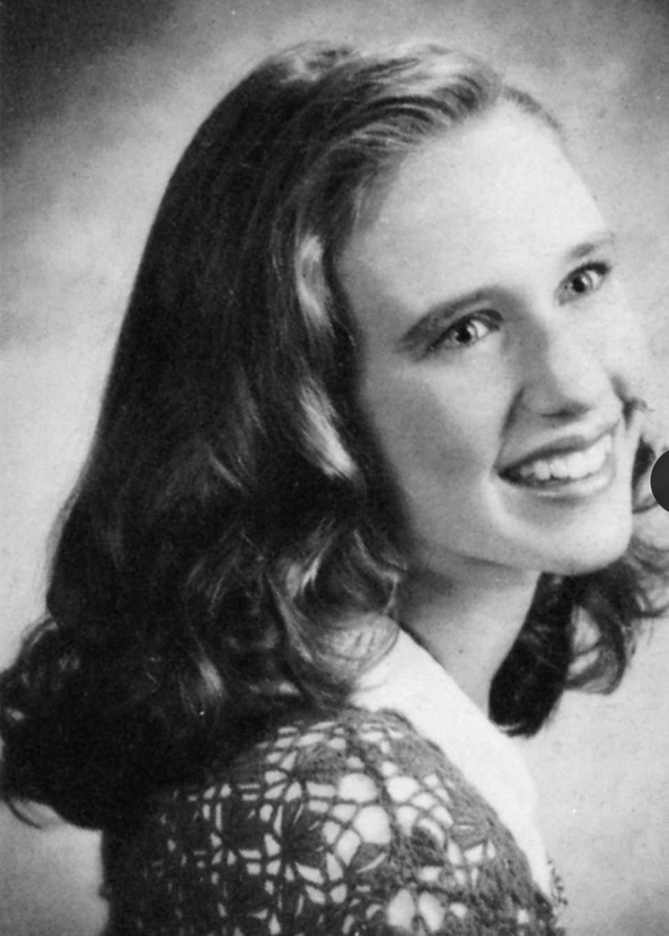 Filha de um casal de imigrantes ucranianos, Vera Farmiga nasceu em Clifton, no estado americano de Nova Jersey, e cresceu na região de Irvington, em uma comunidade ucraniano-americana. 