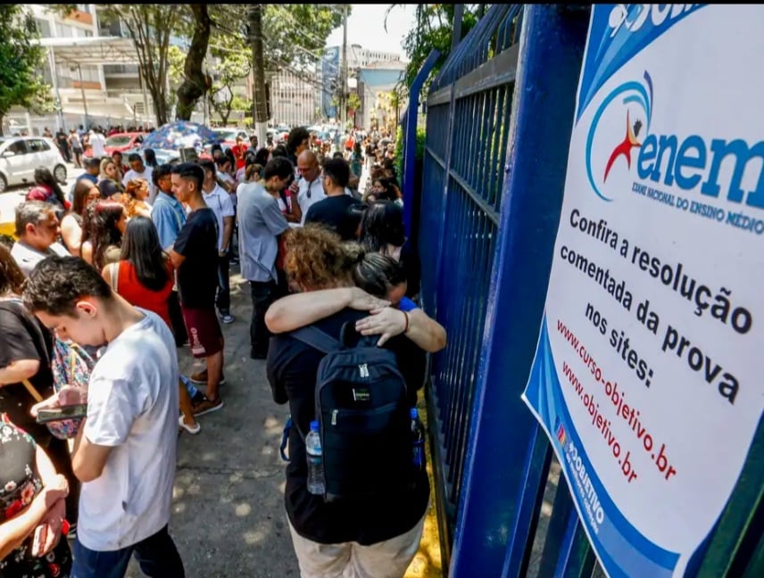 Quem perdeu a primeira prova do Exame Nacional do Ensino Médio, em 3/11, por causa de algum problema imprevisível e justificável, pode se inscrever entre os dias 11 e 15 de novembro para uma segunda chamada. 