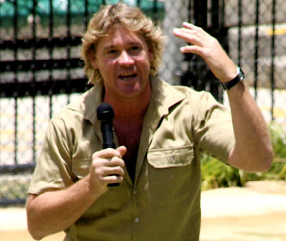 Steve Irwin: Conhecido mundialmente como O Caçador de Crocodilos, Irwin foi um naturalista australiano apaixonado por animais selvagens.
