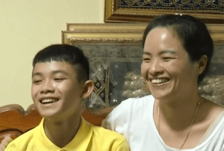 O jovem matriculou-se na Brooke House College Football Academy, em Leicester, no final de 2022. Lá, jogava futebol e cursava o Ensino Médio. Seu apelido era Dom. 