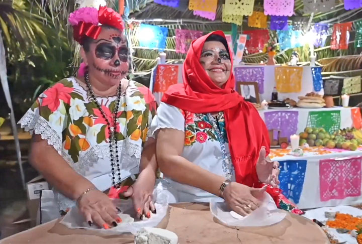 Comidas típicas, música e dança fazem parte da celebração que, acredita-se, surgiu há mais de 3.000 anos, muito antes da chegada dos colonizadores espanhóis à região. 