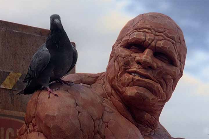 Michael Chiklis nasceu em Lowell, nos Estados Unidos, e interpretou o Coisa na versão de Quarteto Fantástico, em 2005. É conhecido por seus papéis como comissário Tony Scali no drama policial The Commish da ABC e o detetive Vic Mackey no drama policial The Shield do FX.