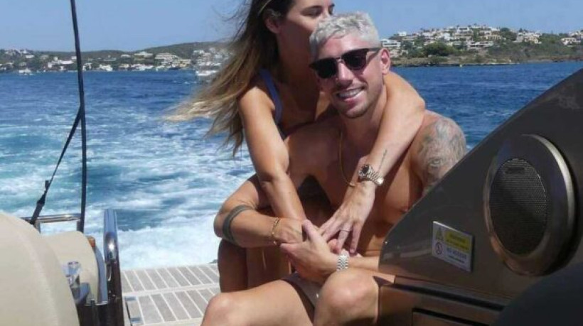 Companheira critica saída de uruguaio no intervalo do revés dos Merengues para o Milan na Liga dos Campeões