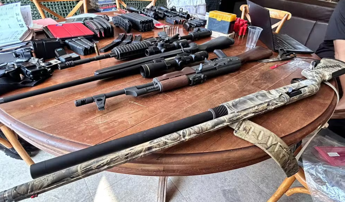 O advogado de Arthur Rondini alega que o empresário é colecionador, atirador esportivo e caçador.  E que utiliza armas registradas e trouxe os animais de forma legalizada. 