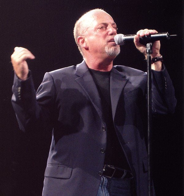 Billy Joel, 75 anos: Cantor, compositor e pianista norte-americano, Billy Joel tocou recentemente com Rod Stewart em um show e fez uma apresentação memorável no Madison Square Garden em julho/24.